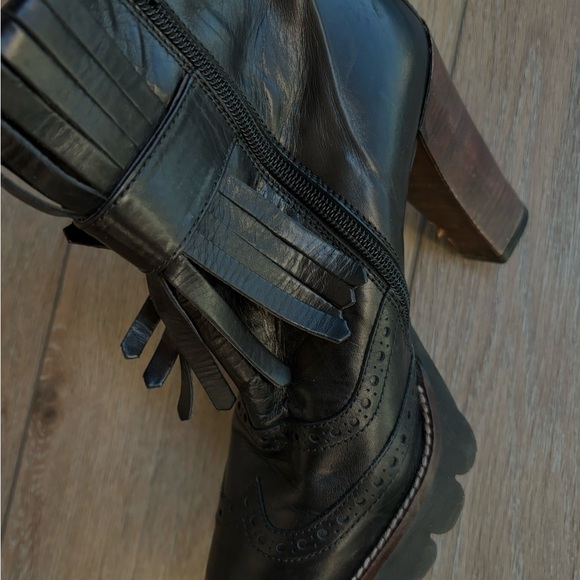 Gorgeous black boots! - Picture 8 of 16